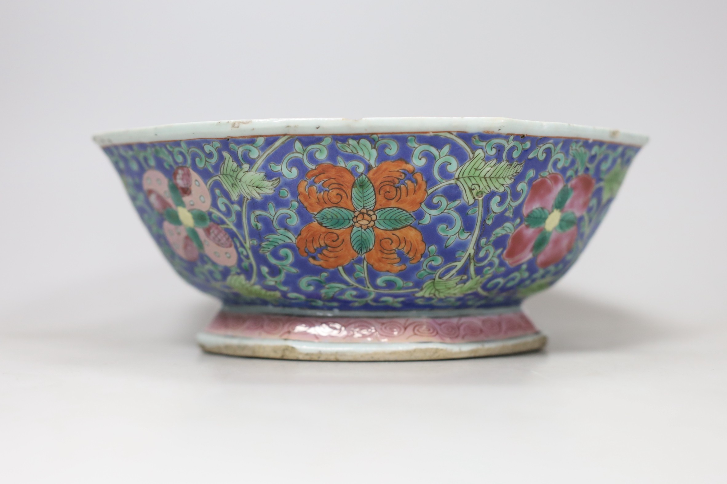 A 19th century Chinese octagonal enamelled porcelain bowl, 20cms wide
